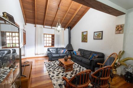 Casa à venda com 252m², 3 quartos e 3 vagasSala