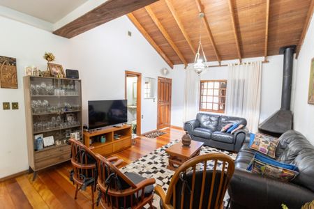 Casa à venda com 252m², 3 quartos e 3 vagasSala