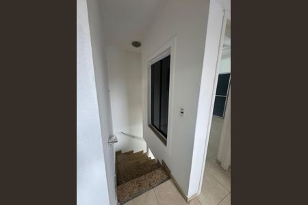Foto 02 de casa à venda com 2 quartos, 190m² em Vila Domitila, São Paulo