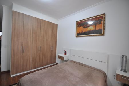 Casa à venda com 215m², 3 quartos e 4 vagasSuíte 1