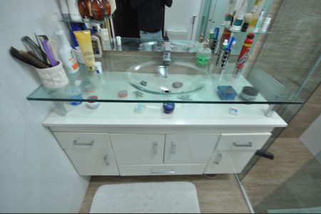 Casa à venda com 215m², 3 quartos e 4 vagasBanheiro da Suíte 1