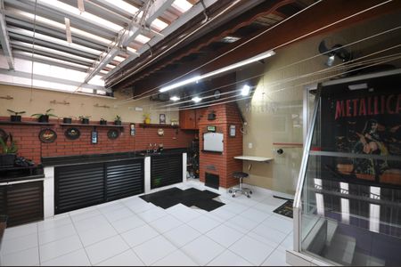 Casa à venda com 215m², 3 quartos e 4 vagasChurrasqueira