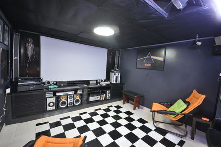 Casa à venda com 215m², 3 quartos e 4 vagasCinema