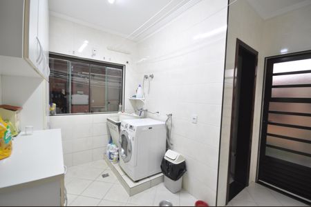 Casa à venda com 215m², 3 quartos e 4 vagasÁrea de Serviço