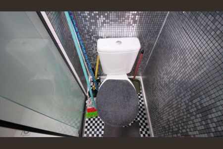 Banheiro de kitnet/studio para alugar com 1 quarto, 20m² em Vila Santa Clara, São Paulo