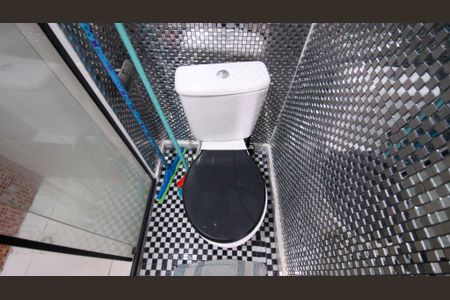 Banheiro de kitnet/studio para alugar com 1 quarto, 20m² em Vila Santa Clara, São Paulo