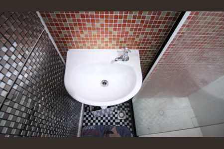 Banheiro de kitnet/studio para alugar com 1 quarto, 20m² em Vila Santa Clara, São Paulo