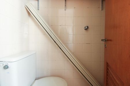 Apartamento para alugar com 70m², 2 quartos e 1 vagaÁrea de Serviço - Banheiro de Serviço