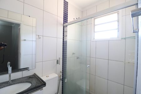 Casa de condomínio para alugar com 176m², 3 quartos e 2 vagasBanheiro Social