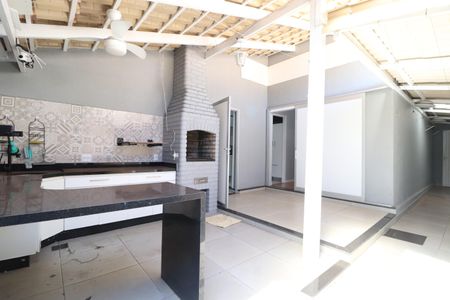 Casa de condomínio para alugar com 176m², 3 quartos e 2 vagasVaranda gourmet