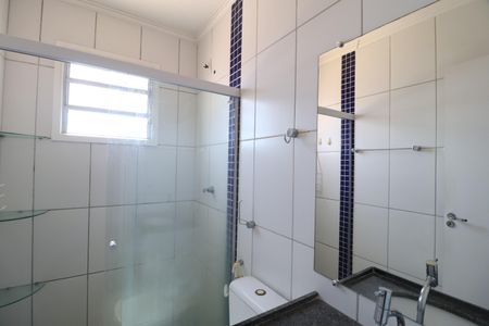 Casa de condomínio para alugar com 176m², 3 quartos e 2 vagasBanheiro da Suíte