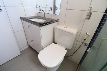 Casa de condomínio para alugar com 176m², 3 quartos e 2 vagasBanheiro Social