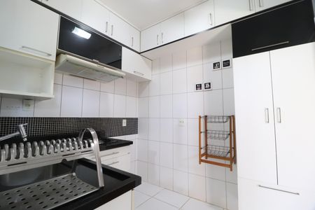Casa de condomínio para alugar com 176m², 3 quartos e 2 vagasCozinha