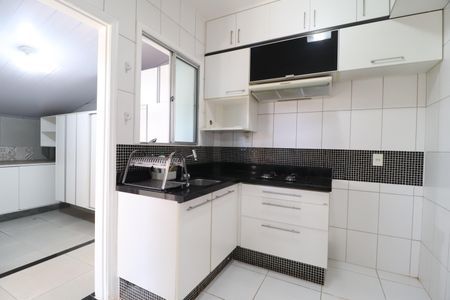 Casa de condomínio para alugar com 176m², 3 quartos e 2 vagasCozinha