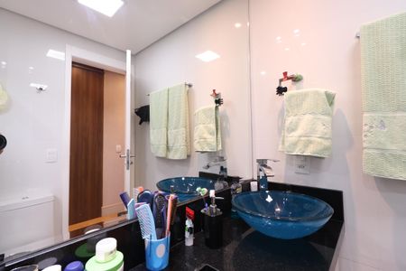 Apartamento à venda com 132m², 3 quartos e 2 vagasBanheiro da Suíte 3