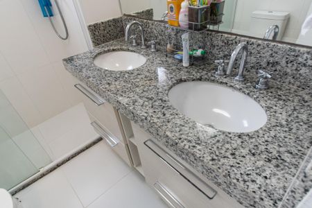 Apartamento à venda com 181m², 3 quartos e 3 vagas Apartamento à venda com 181m², 3 quartos e 3 vagasBanheiro da suíe 3