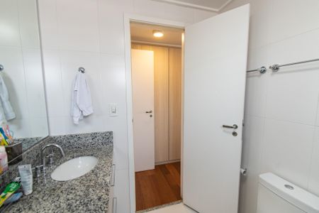 Apartamento à venda com 181m², 3 quartos e 3 vagas Apartamento à venda com 181m², 3 quartos e 3 vagasBanheiro da suíe 3