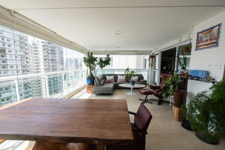 Apartamento à venda com 181m², 3 quartos e 3 vagas Apartamento à venda com 181m², 3 quartos e 3 vagasVaranda