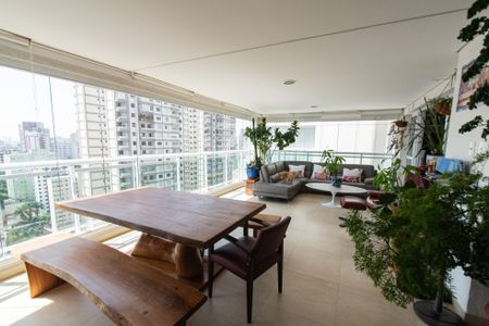 Apartamento à venda com 181m², 3 quartos e 3 vagas Apartamento à venda com 181m², 3 quartos e 3 vagasVaranda