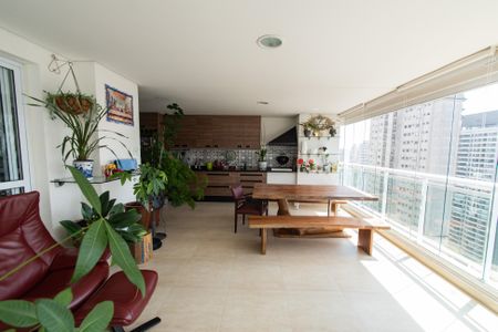 Apartamento à venda com 181m², 3 quartos e 3 vagas Apartamento à venda com 181m², 3 quartos e 3 vagasVaranda