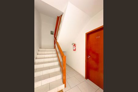 Apartamento para alugar com 77m², 2 quartos e 1 vagaEscada