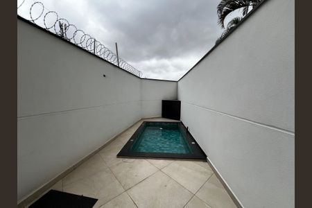 Casa à venda com 185m², 3 quartos e 3 vagasPiscina