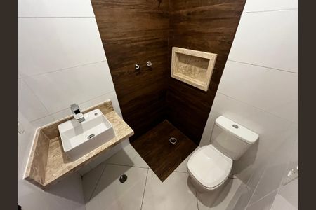 Casa à venda com 185m², 3 quartos e 3 vagasBanheiro da Suíte 2