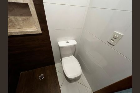 Casa à venda com 185m², 3 quartos e 3 vagasBanheiro da Suíte 2