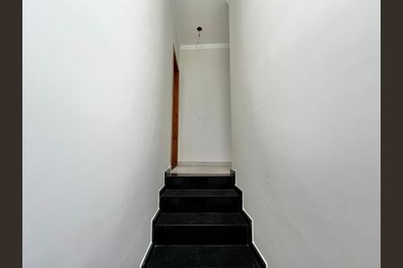 Casa à venda com 185m², 3 quartos e 3 vagasEscada