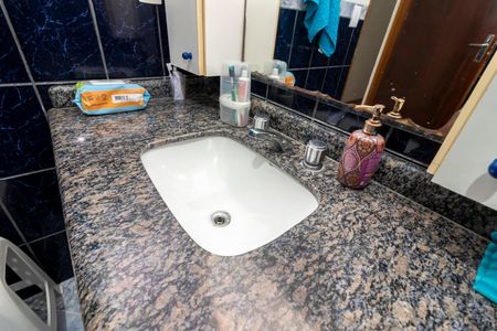 Casa à venda com 137m², 4 quartos e 2 vagasBanheiro 