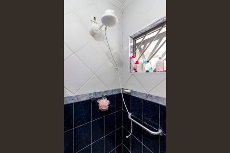 Casa à venda com 137m², 4 quartos e 2 vagasBanheiro 