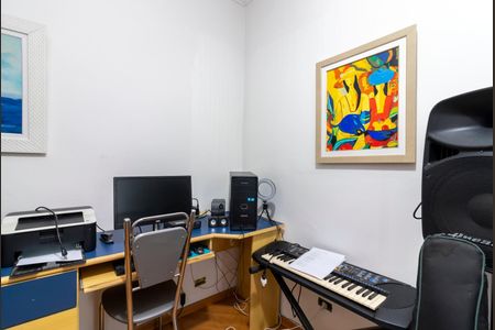 Casa à venda com 137m², 4 quartos e 2 vagasQuarto 1