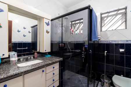 Casa à venda com 137m², 4 quartos e 2 vagasBanheiro 