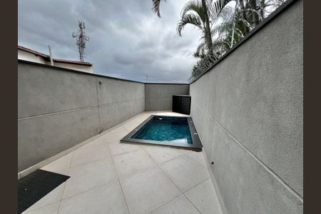 Casa à venda com 185m², 3 quartos e 4 vagasPiscina