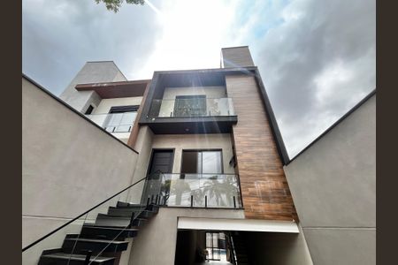 Casa à venda com 185m², 3 quartos e 4 vagasFachada