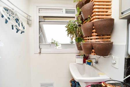 Apartamento à venda com 64m², 2 quartos e 1 vaga Apartamento à venda com 64m², 2 quartos e 1 vagaCozinha e Área de Serviço