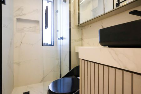 Apartamento à venda com 80m², 2 quartos e 2 vagasBanheiro da suíte