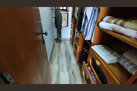 Casa para alugar com 400m², 4 quartos e 4 vagas Casa para alugar com 400m², 4 quartos e 4 vagasCloset da suíte