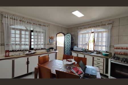 Casa para alugar com 400m², 4 quartos e 4 vagas Casa para alugar com 400m², 4 quartos e 4 vagasCozinha