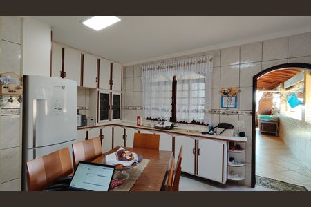 Casa para alugar com 400m², 4 quartos e 4 vagas Casa para alugar com 400m², 4 quartos e 4 vagasCozinha