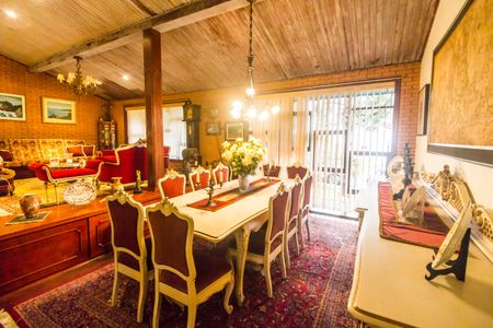 Casa de condomínio à venda com 413m², 3 quartos e 6 vagas Casa de condomínio à venda com 413m², 3 quartos e 6 vagasSala