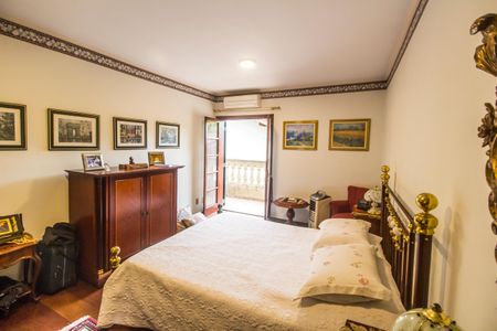 Casa de condomínio à venda com 413m², 3 quartos e 6 vagas Casa de condomínio à venda com 413m², 3 quartos e 6 vagasSuíte master