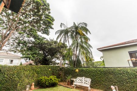 Casa de condomínio à venda com 413m², 3 quartos e 6 vagas Casa de condomínio à venda com 413m², 3 quartos e 6 vagasQuintal