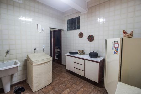 Casa de condomínio à venda com 413m², 3 quartos e 6 vagas Casa de condomínio à venda com 413m², 3 quartos e 6 vagasÁrea de Serviço