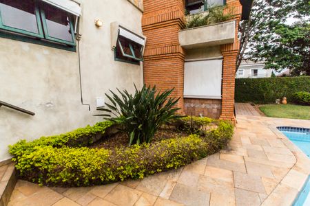 Casa de condomínio à venda com 413m², 3 quartos e 6 vagas Casa de condomínio à venda com 413m², 3 quartos e 6 vagasQuintal
