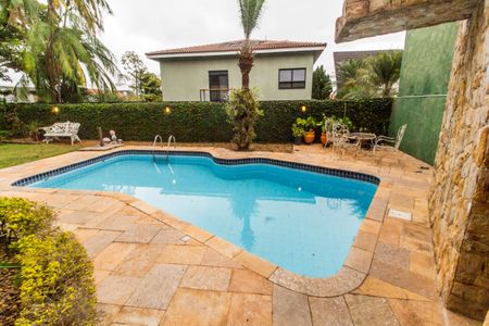 Casa de condomínio à venda com 413m², 3 quartos e 6 vagas Casa de condomínio à venda com 413m², 3 quartos e 6 vagasPiscina