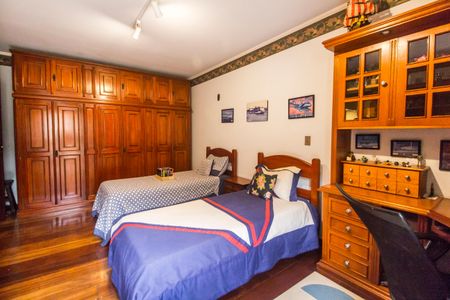 Casa de condomínio à venda com 413m², 3 quartos e 6 vagas Casa de condomínio à venda com 413m², 3 quartos e 6 vagasQuarto 1