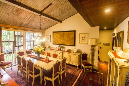 Casa de condomínio à venda com 413m², 3 quartos e 6 vagas Casa de condomínio à venda com 413m², 3 quartos e 6 vagasSala