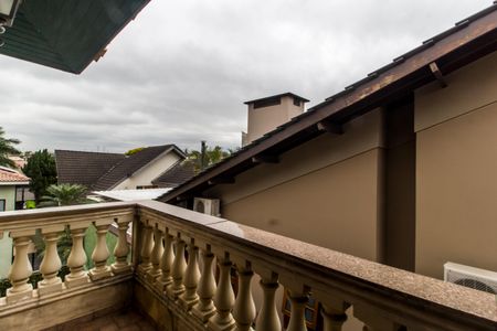 Casa de condomínio à venda com 413m², 3 quartos e 6 vagas Casa de condomínio à venda com 413m², 3 quartos e 6 vagasVaranda