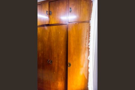 Casa de condomínio à venda com 413m², 3 quartos e 6 vagas Casa de condomínio à venda com 413m², 3 quartos e 6 vagasCloset da suíte